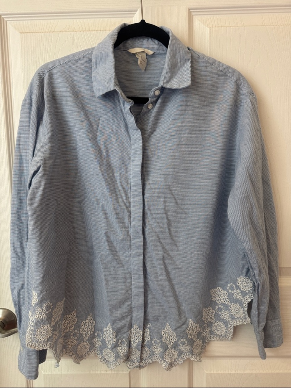 H&M Blue Striped Button-Down Shirt with White Eyelet Trim Sz 6